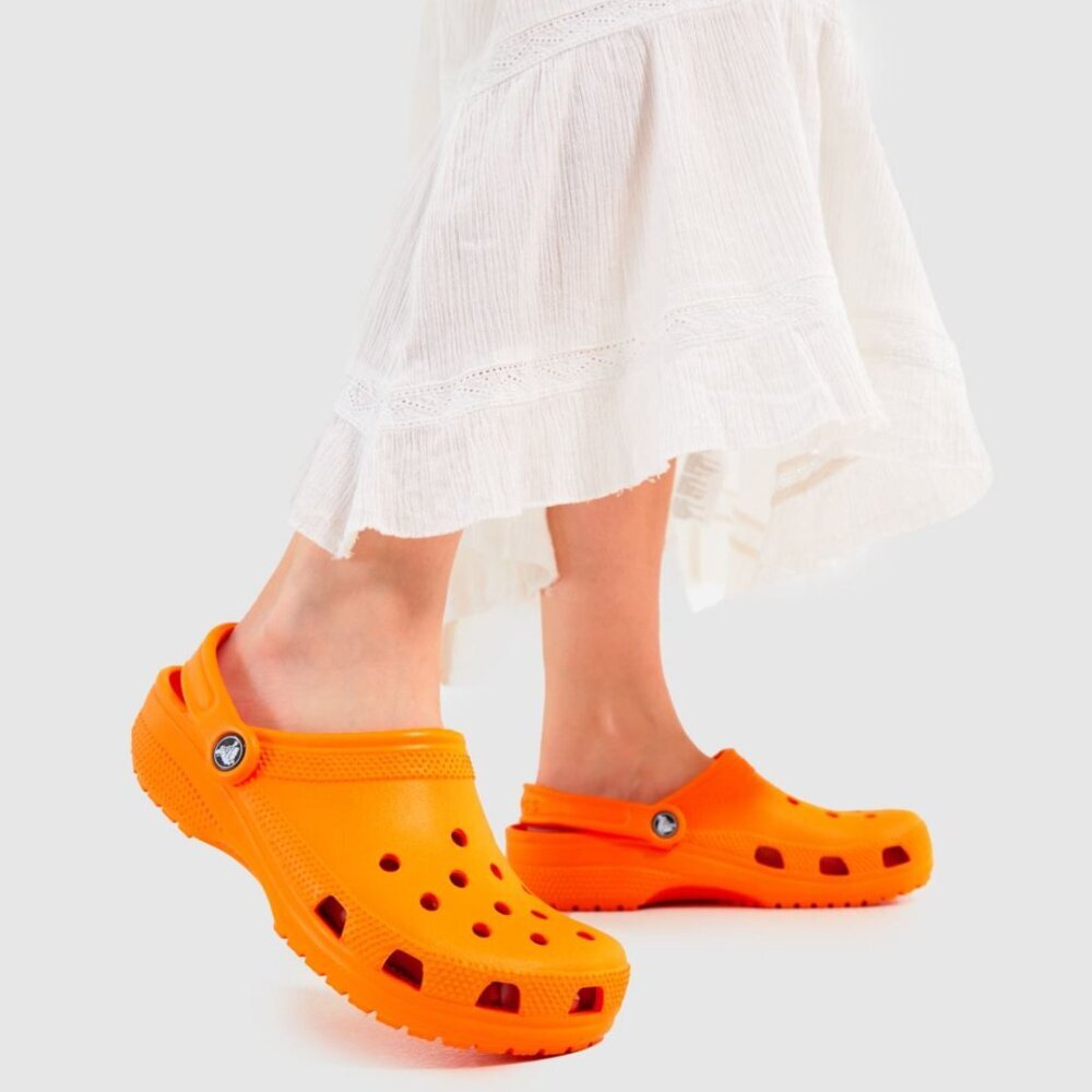 W 10-11/ M 8-9 Crocs Unisex Adult Iconic Orange Classic Clog Sandal *READ BELOW